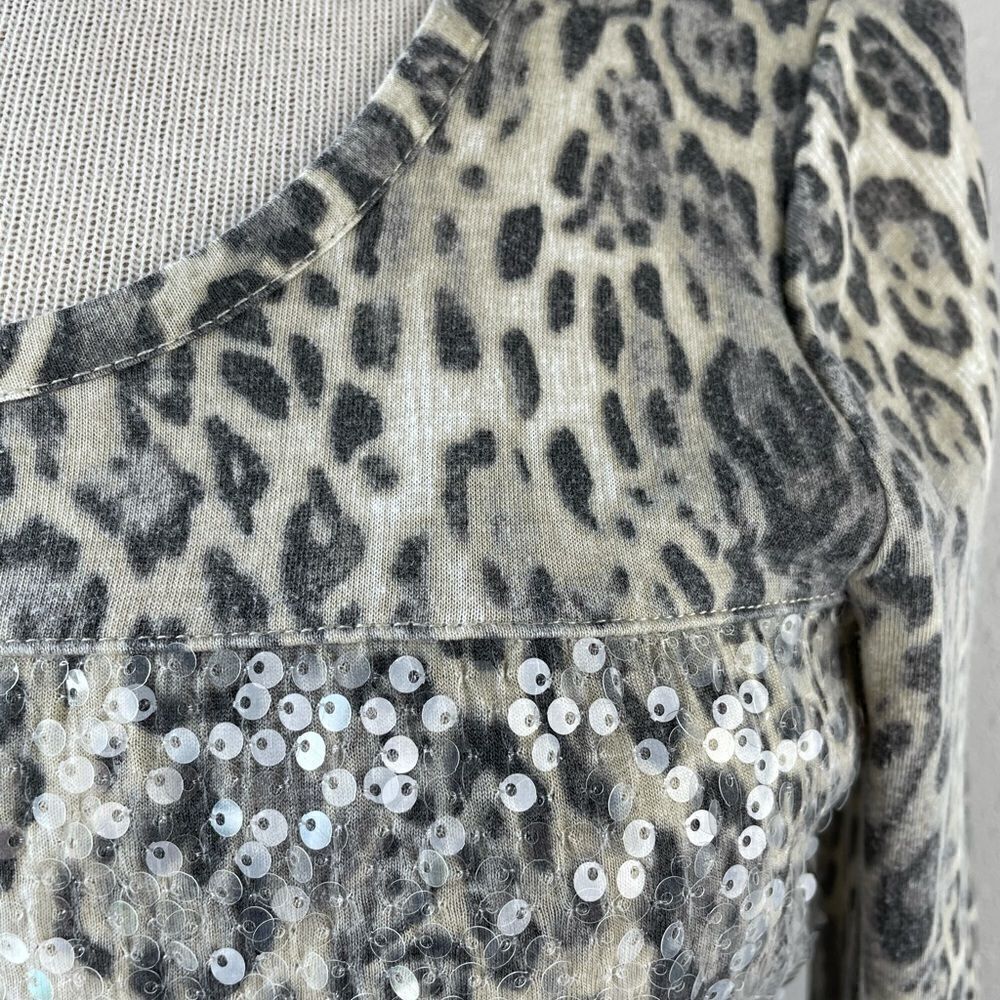 Liz Claiborne Petite Leopard Print Top EUC - Picture 3 of 7